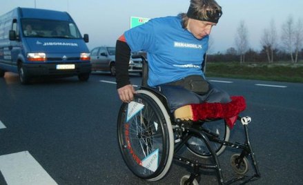 Wielu niepełnosprawnych wierzy w siebie i swoje możliwości. Na zdjęciu: Krzysztof Jastrzębski pokonu