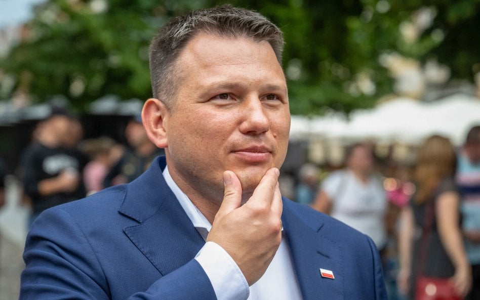 Lider Konfederacji Sławomir Mentzen podczas konferencji prasowej w ramach pikiety przeciwko imigracj