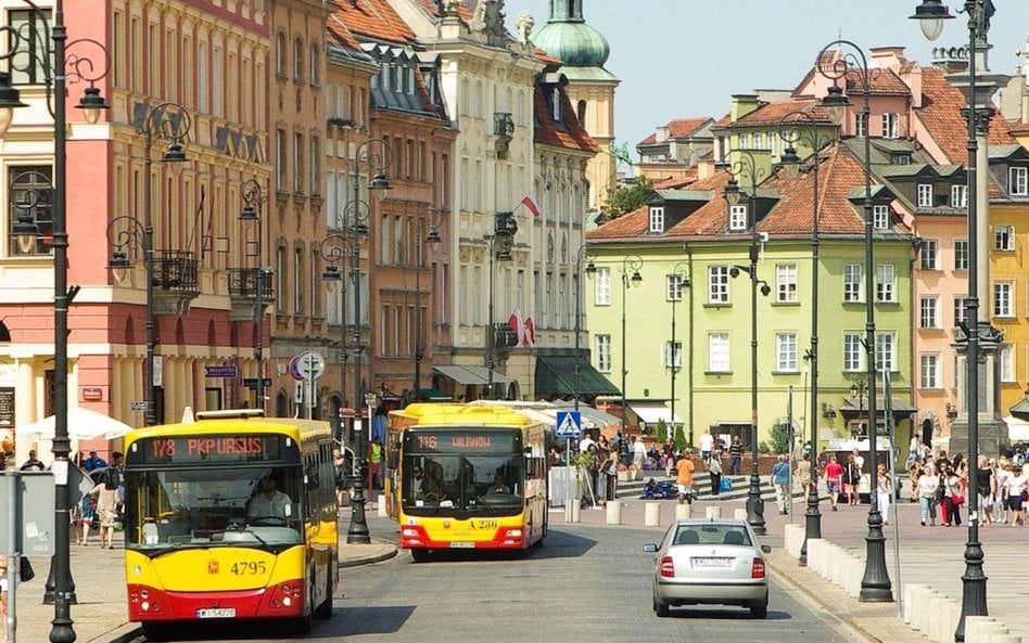 Miasta anulują specjalne kursy komunikacji miejskiej  na lokalne cmentarze.