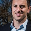 Brian Chesky twittował z użytkownikami Airbnb drugiego dnia świąt Bożego Narodzenia