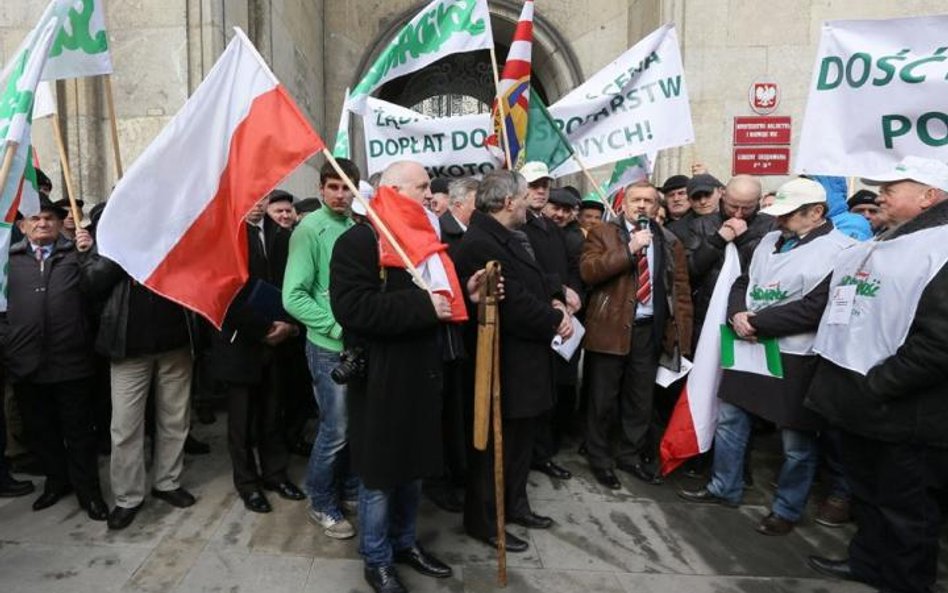 Wyniki kontroli NIK pozwalają sądzić, że zarzuty protestujących w środę rolników (na zdjęciu przed s