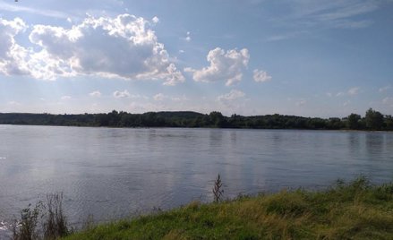 Małżeństwo wypadło z kajaka na Wiśle w Kazimierzu Dolnym. Kobieta zmarła. Mężczyzna nie odniósł powa