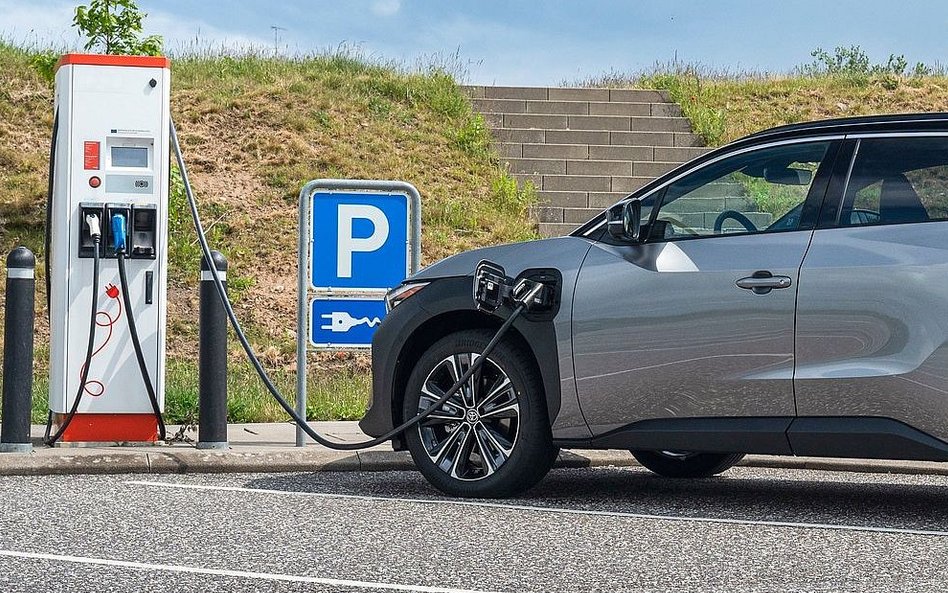 Nie ładujesz tylko wymieniasz baterię. Nowy pomysł Toyoty