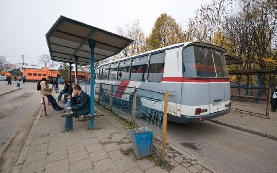 Jeżeli na trasie nie ma połączenia kolejowego, celnik otrzyma zwrot za przejazd autobusem