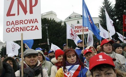 Nauczyciele przed Sejmem przeciwko likwidacji pomostówek