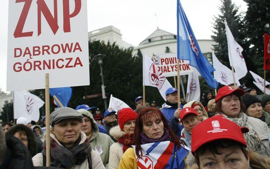 Nauczyciele przed Sejmem przeciwko likwidacji pomostówek
