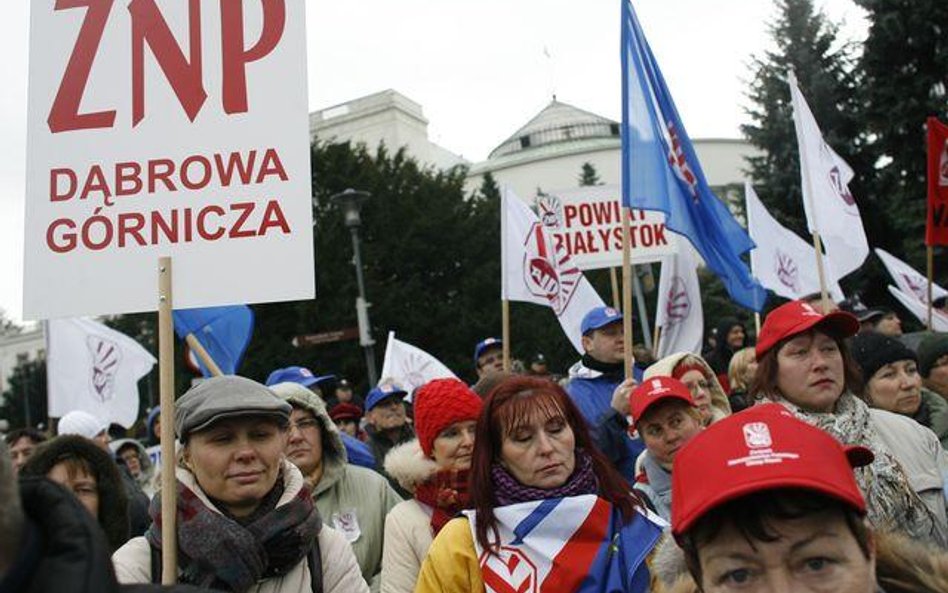 Nauczyciele przed Sejmem przeciwko likwidacji pomostówek