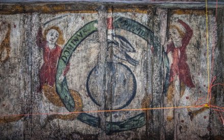 Polichromia z syrenką na suficie jednej z muzealnych sal