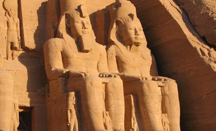 Elementy świątyni wycięto ze skały i przeniesiono 60 metrów wyżej