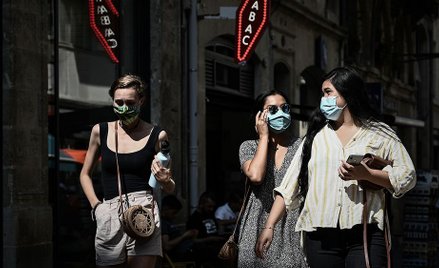 Francja: Znów ponad 7 tys. zakażeń koronawirusem w ciągu doby