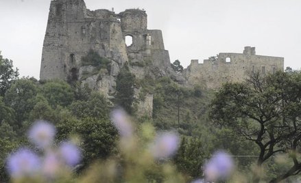 Malownicze ruiny zamku w Odrzykoniu kryją w sobie burzliwą historię. Były też inspiracją przy tworze
