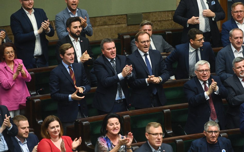 Politycy PiS. Sejm nie uchwalił nowelizacji Kodeksu karnego dotyczącej dekryminalizacji pomocy w abo