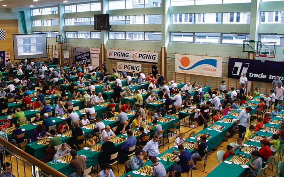 Widok sali gry w Ośrodku Sportu i Rekreacji przy ul. Polnej 7a