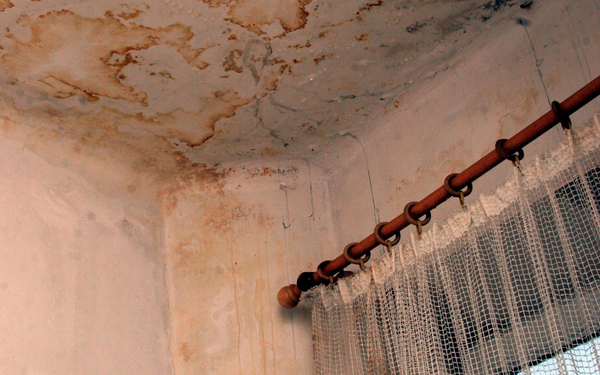 Wilgoć w mieszkaniu to nie naruszenie dóbr osobistych