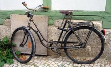 Na przejściu trzeba zejść z roweru