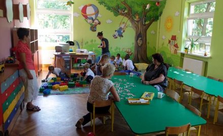 Z powodu nikłego zainteresowania rodziców posłaniem sześciolatków do szkół powstają dla nich dodatko