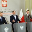 Minister sprawiedliwości, prokurator generalny Zbigniew Ziobro (C), wiceminister klimatu i środowisk