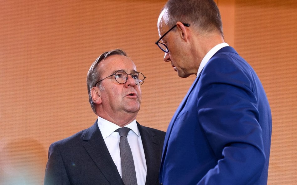 MInister obrony Niemiec Boris Pistorius (z lewej) i kanclerz Friedrich Merz