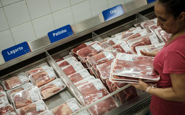 Najwięksi brazylijscy producenci mięsa sprzedawali zepsutą wołowinę i drób