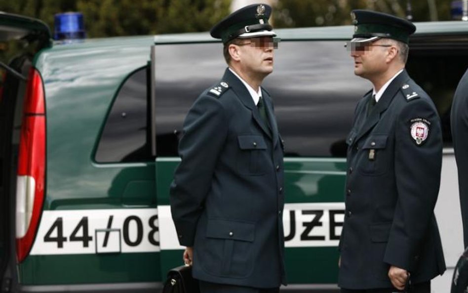 Były celnik nie musi płacić za uniform