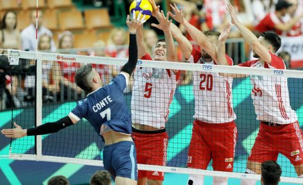 ukasz Kaczmarek (2L), Mateusz Bieniek (2P) i Aleksander Śliwka (P) oraz Facundo Conte (L) z Argentyn