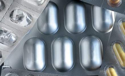 Leku na receptę nie można legalnie sprowadzić z zagranicy kurierem czy pocztą