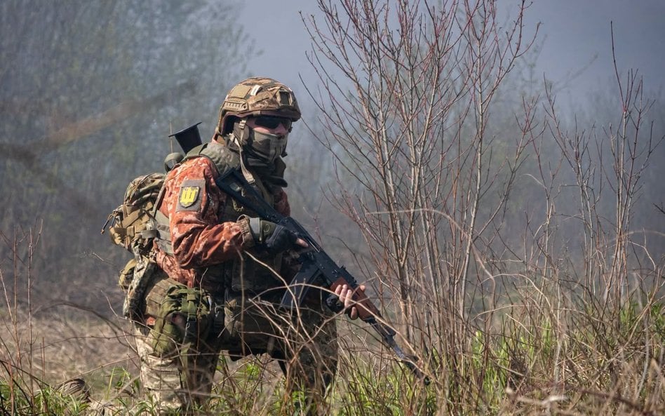 44 proc. Polaków wstrzymałoby pomoc wojskową Ukrainie w związku ze stosunkiem Ukraińców do UPA