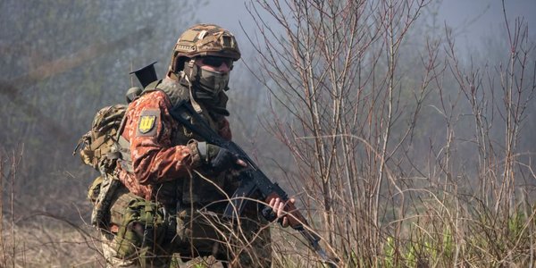 44 proc. Polaków wstrzymałoby pomoc wojskową dla Ukrainy