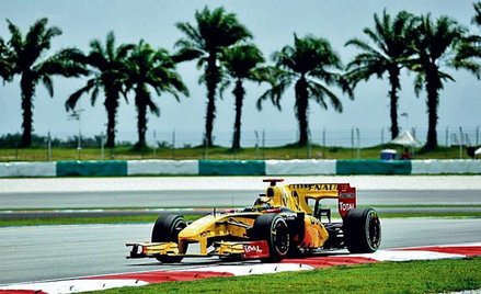 Robert Kubica za kierownicą Renault podczas piątkowego treningu na torze Sepang