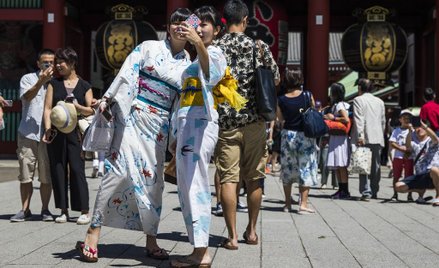 Kobiety nie mogą nosić okularów w pracy? Burza w japońskich socialmediach