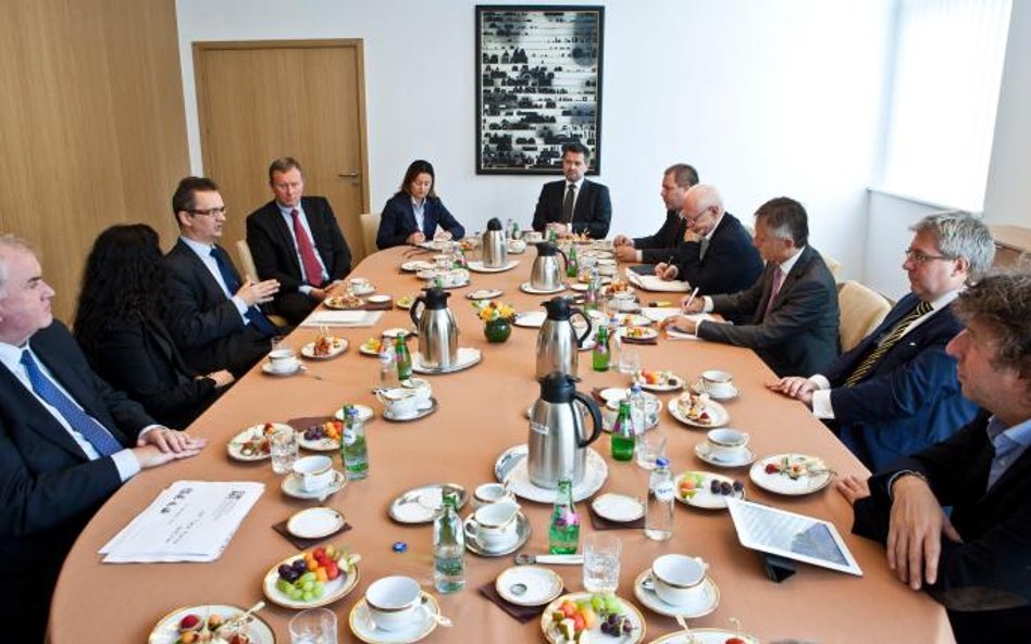 Śniadanie „Rz” w Brukseli. Od lewej: Wiesław Podkański, prezes Izby Wydawców Prasy, Teresa Wierzbows