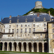 Château de La Roche-Guyon – zamek i twierdza – w czasie II wojny światowej stanowił siedzibę marszał