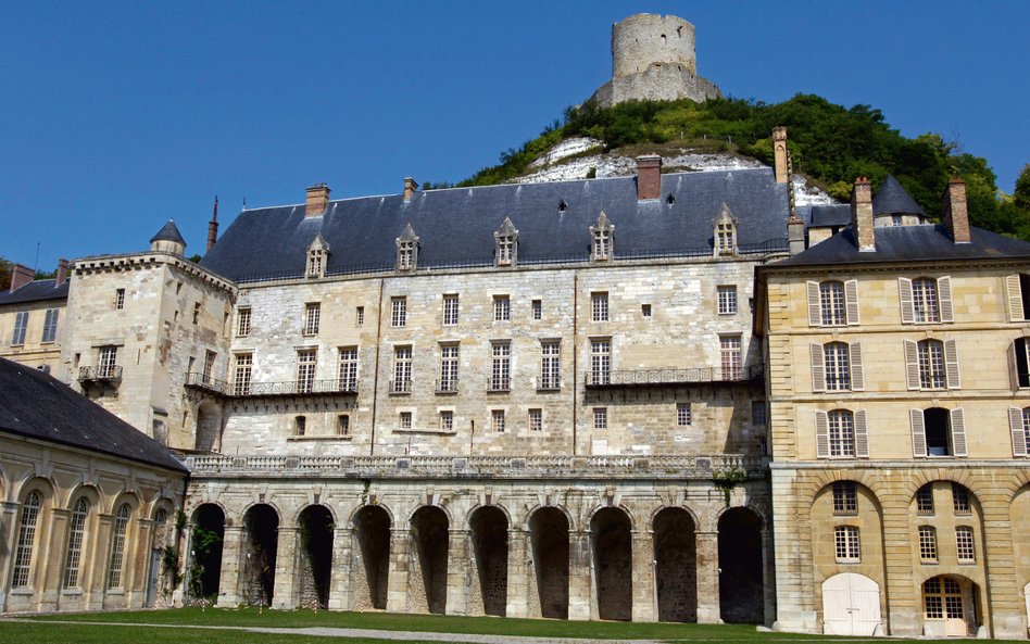 Château de La Roche-Guyon – zamek i twierdza – w czasie II wojny światowej stanowił siedzibę marszał