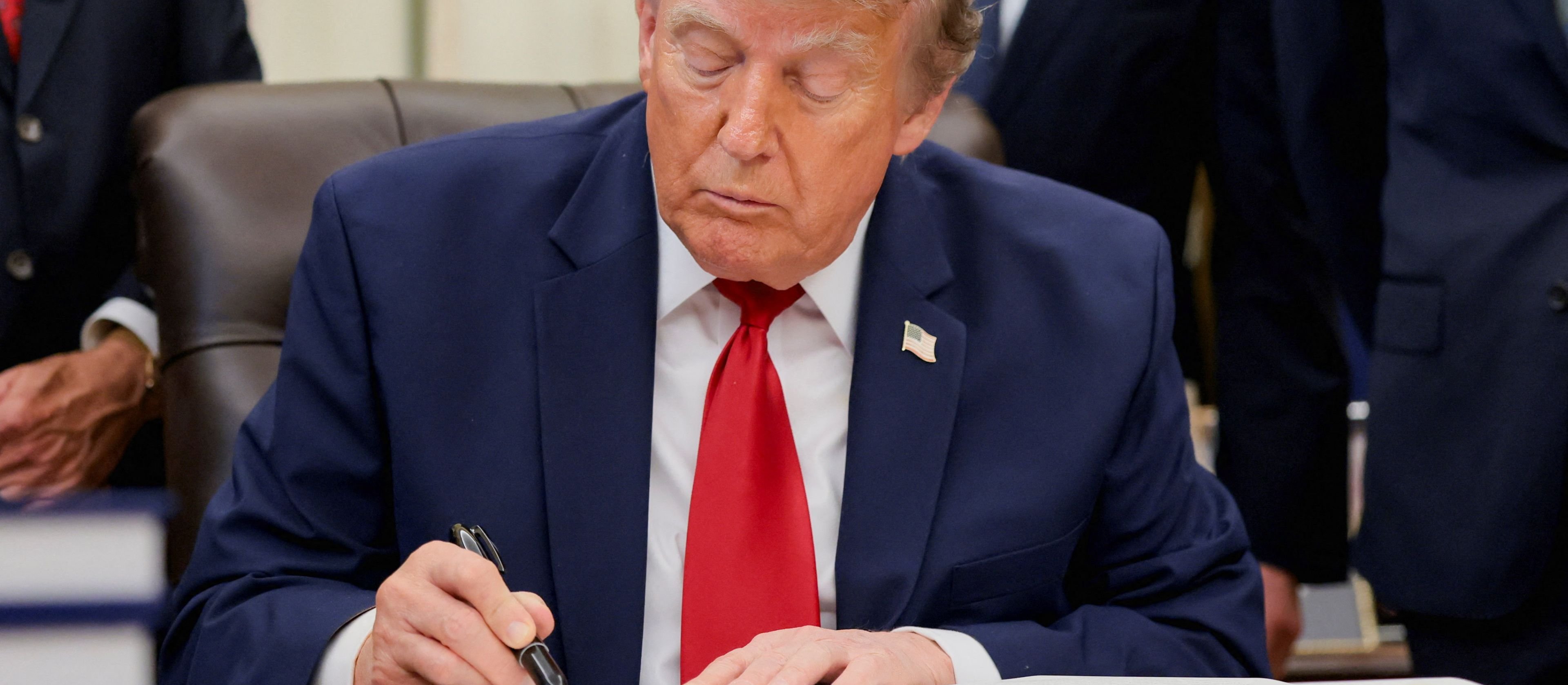 Donald Trump poinformował Kongres, iż USA są znów na wojnie. Teraz ma 60 dni
