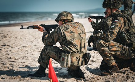 Ćwiczenia żołnierzy rezerwy w 1 Lęborskim Batalionie Zmechanizowanym