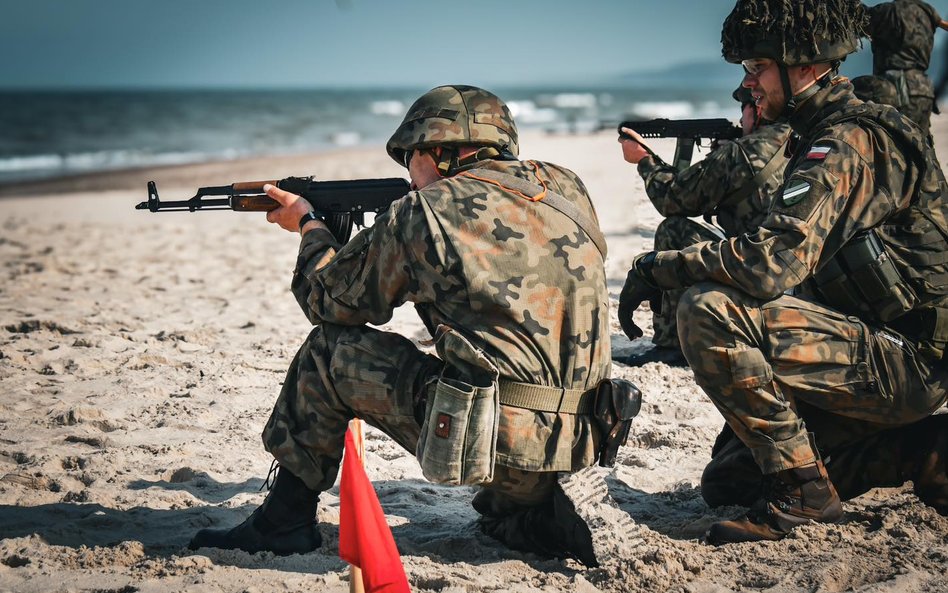 Ćwiczenia żołnierzy rezerwy w 1 Lęborskim Batalionie Zmechanizowanym