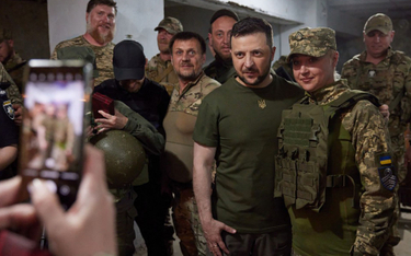Prezydent Wołodymyr Zełenski w czasie spotkania z żołnierzami