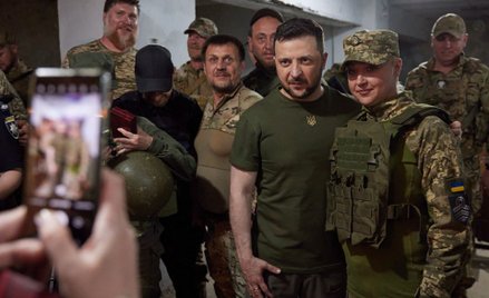 Prezydent Wołodymyr Zełenski w czasie spotkania z żołnierzami