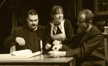 Hanna Zientara oraz Piotr Bała (z lewej) i Szymon Cempura w „Myszach Natalii Mooshaber” Ladislava Fu