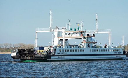 W Świnoujściu działają dwie przeprawy promowe.