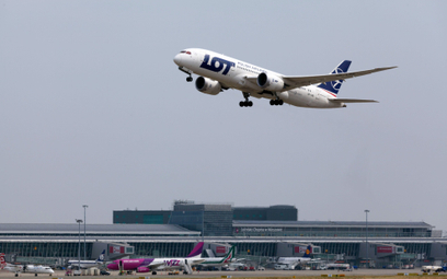Eurocontrol na razie nie ograniczy ruchu samolotów nad Polską