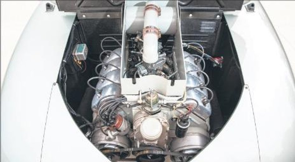 Ten silnik rozpędza potężną Tatrę do 160 km/h.