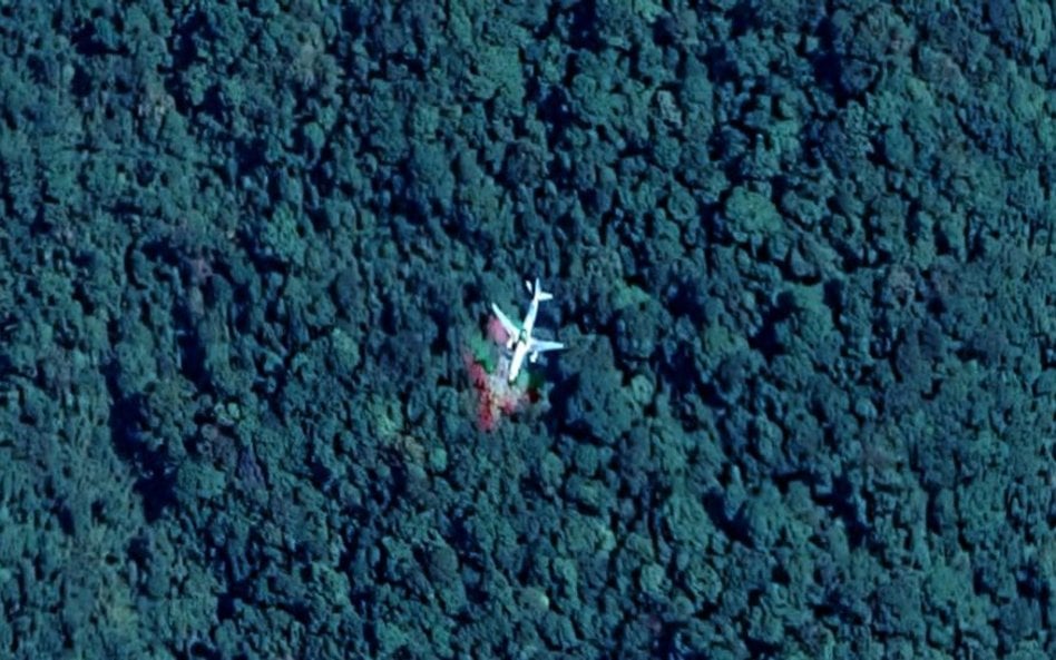 Najnowsze znalezisko tropicieli MH370 na Google Maps - tajemniczy wrak można znaleźć na współrzędnyc