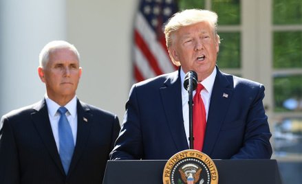 Prezydent USA Donald Trump (z prawej) i wiceprezydent Mike Pence