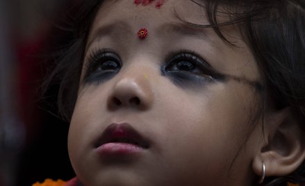 Nowe wcielenie bogini Kumari, niespełna trzyletnia Aryatara Shakya