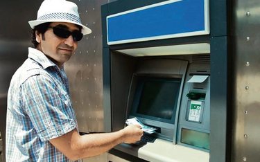 Banki prowadzą całodobowy monitoring transakcji realizowanych kartami płatniczymi