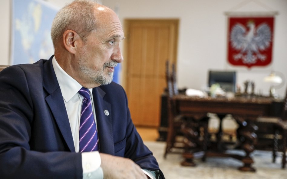Trzaskowski: Wystąpię o postawienie Macierewicza przed Trybunałem Stanu