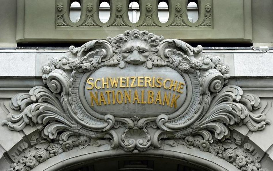 Zmęczony aprecjacją franka SNB nie wyklucza powiązania jego kursu z euro, co do niedawna było nie do