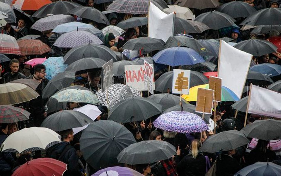 Wiceprezes Ordo Iuris: Feministki walczą przeciwko kobiecości