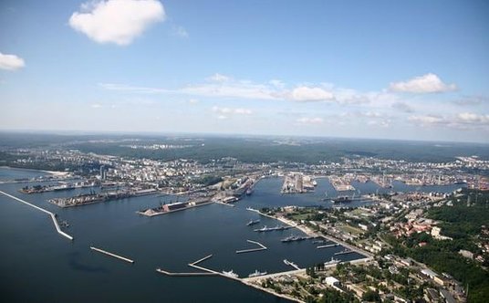 Gdynia i port leży między morzem a lasami, co jest wielkim atutem tego miasta.